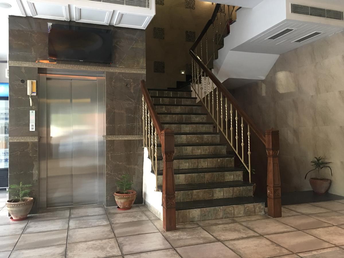 Hotel Posh Chandīgarh 外观 照片