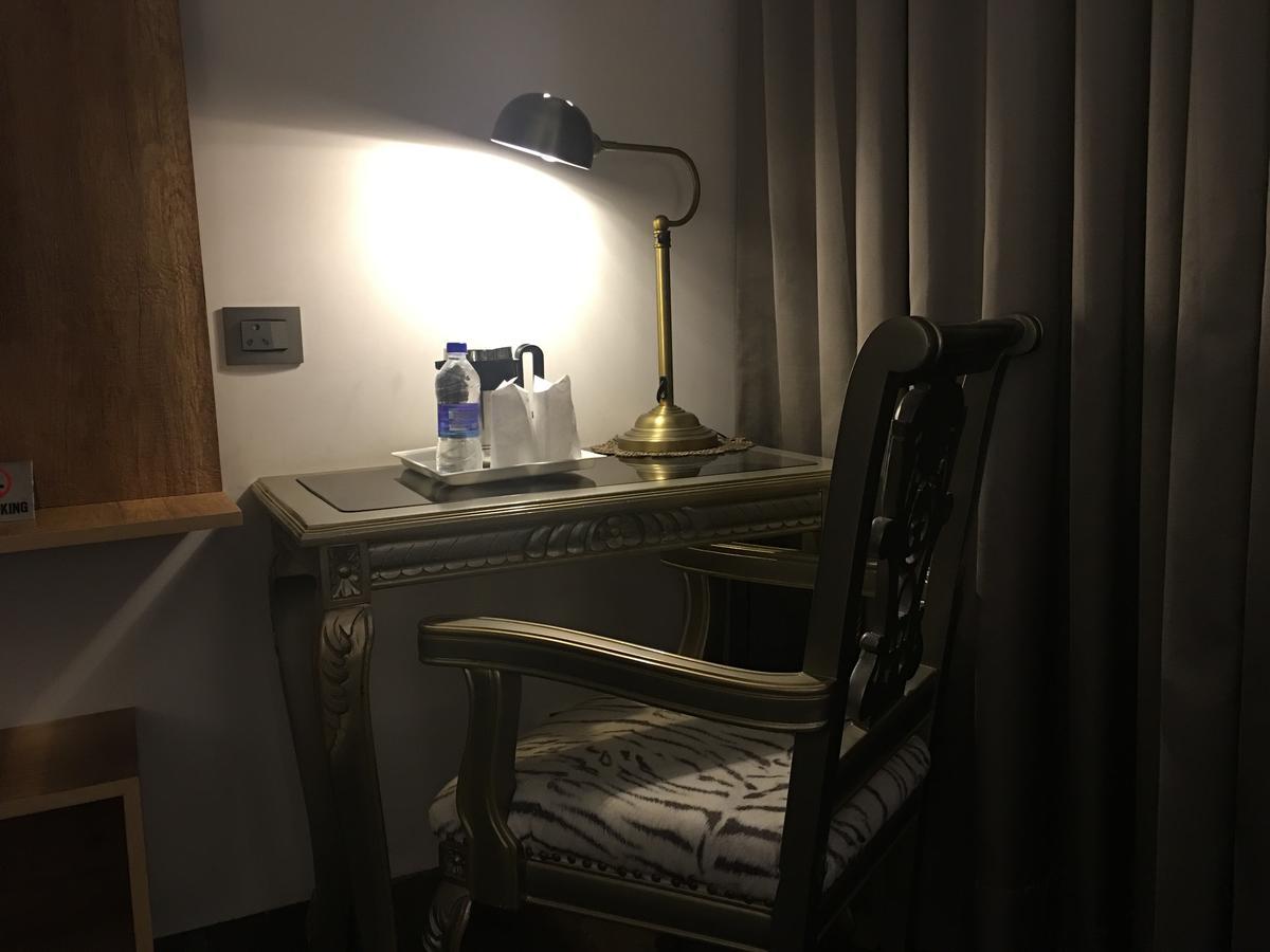 Hotel Posh Chandīgarh 外观 照片