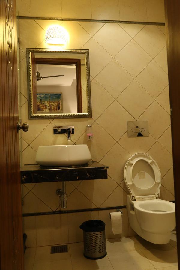 Hotel Posh Chandīgarh 外观 照片