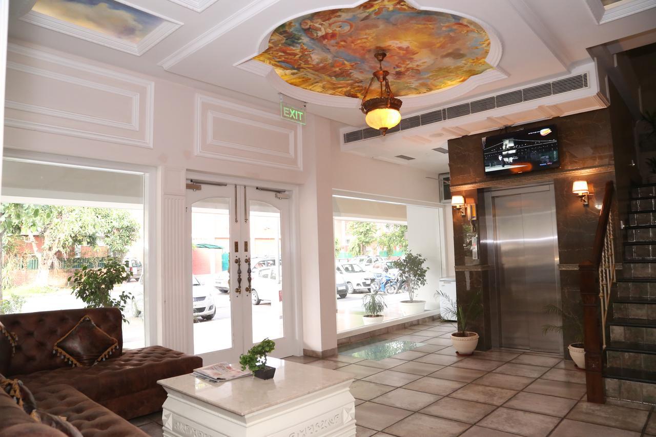Hotel Posh Chandīgarh 外观 照片