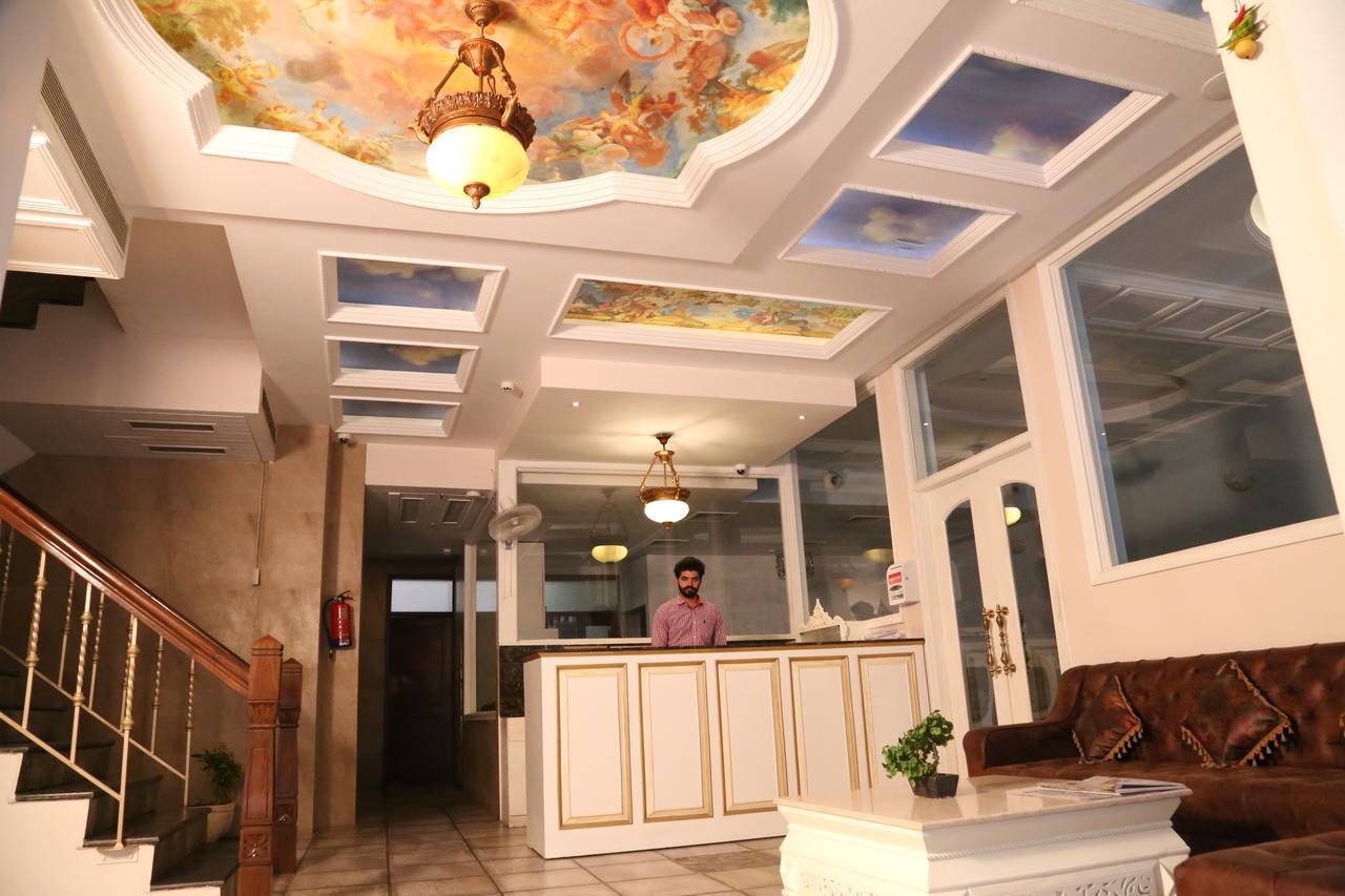 Hotel Posh Chandīgarh 外观 照片